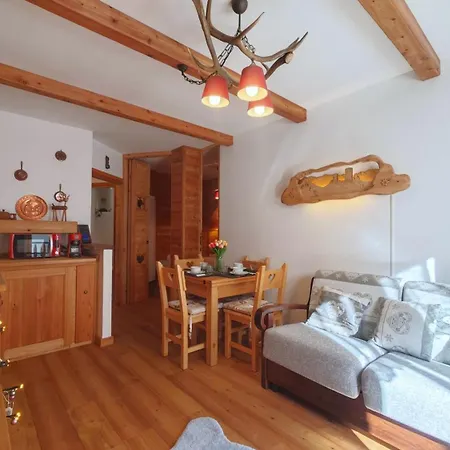 アパート Hostdomus-slalom Borgata Sestriere